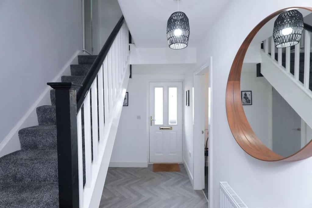 Perfect For Contractors With On Site Parking Βίλα Brierley Hill Εξωτερικό φωτογραφία