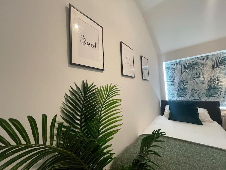 Perfect For Contractors With On Site Parking Βίλα Brierley Hill Εξωτερικό φωτογραφία