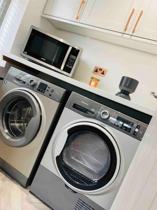 Perfect For Contractors With On Site Parking Βίλα Brierley Hill Εξωτερικό φωτογραφία