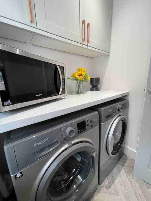 Perfect For Contractors With On Site Parking Βίλα Brierley Hill Εξωτερικό φωτογραφία