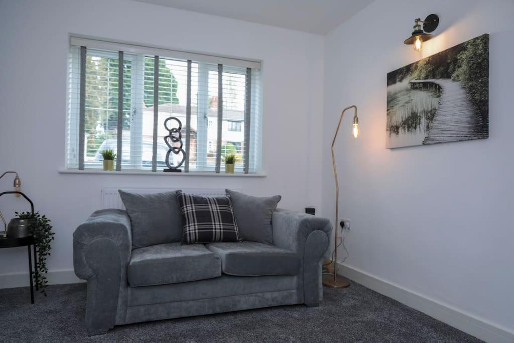 Perfect For Contractors With On Site Parking Βίλα Brierley Hill Εξωτερικό φωτογραφία