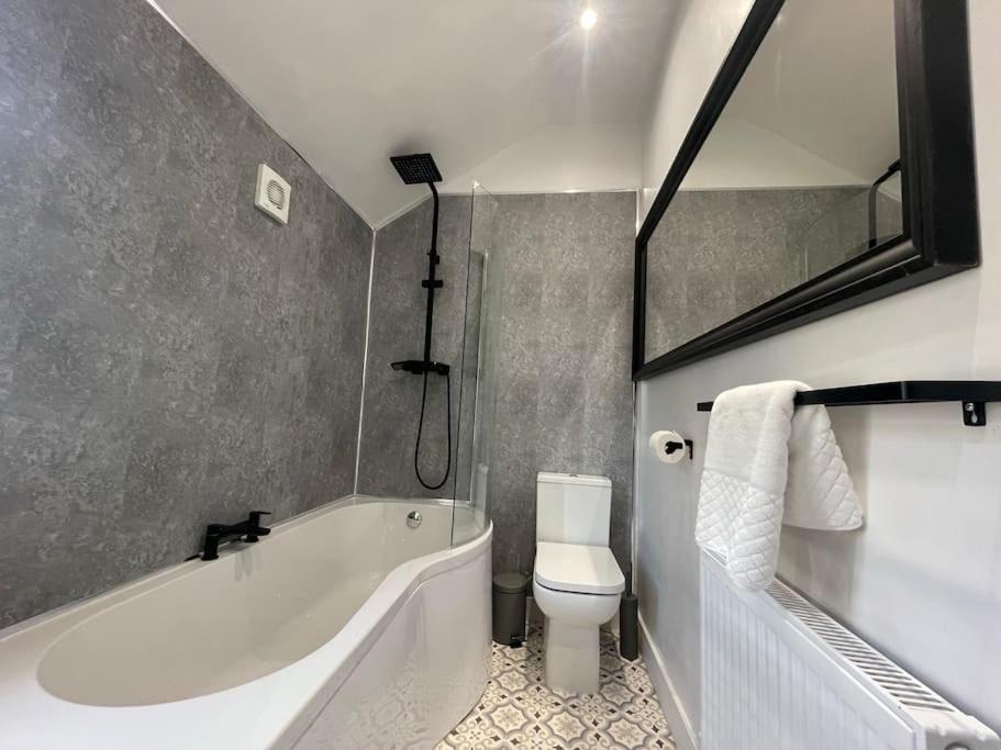 Perfect For Contractors With On Site Parking Βίλα Brierley Hill Εξωτερικό φωτογραφία